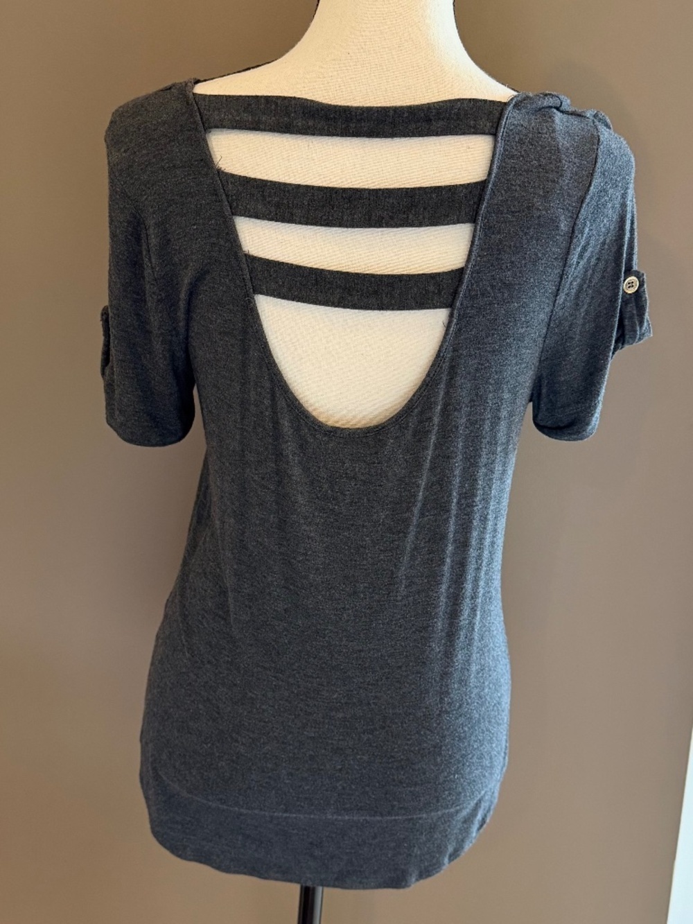 Zenana Outfitters Gray Short Sleeve Scoop Back Gold Accent Buttons, Size Large